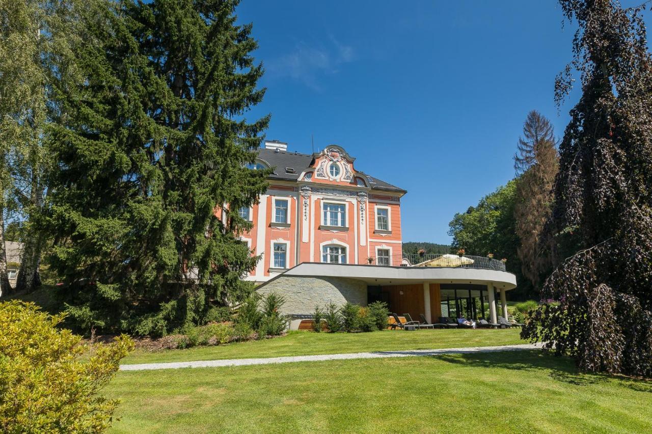Wellness & Spa Hotel Villa Regenhart Есеник Экстерьер фото