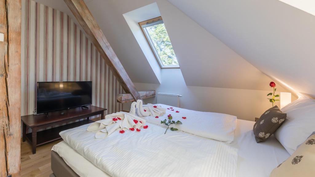 Wellness & Spa Hotel Villa Regenhart Есеник Экстерьер фото
