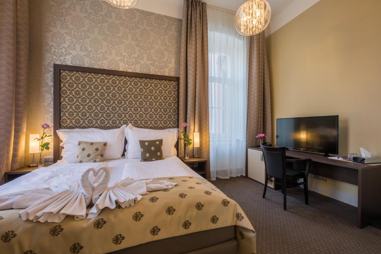 Wellness & Spa Hotel Villa Regenhart Есеник Экстерьер фото