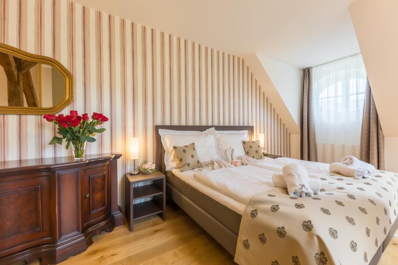 Wellness & Spa Hotel Villa Regenhart Есеник Экстерьер фото