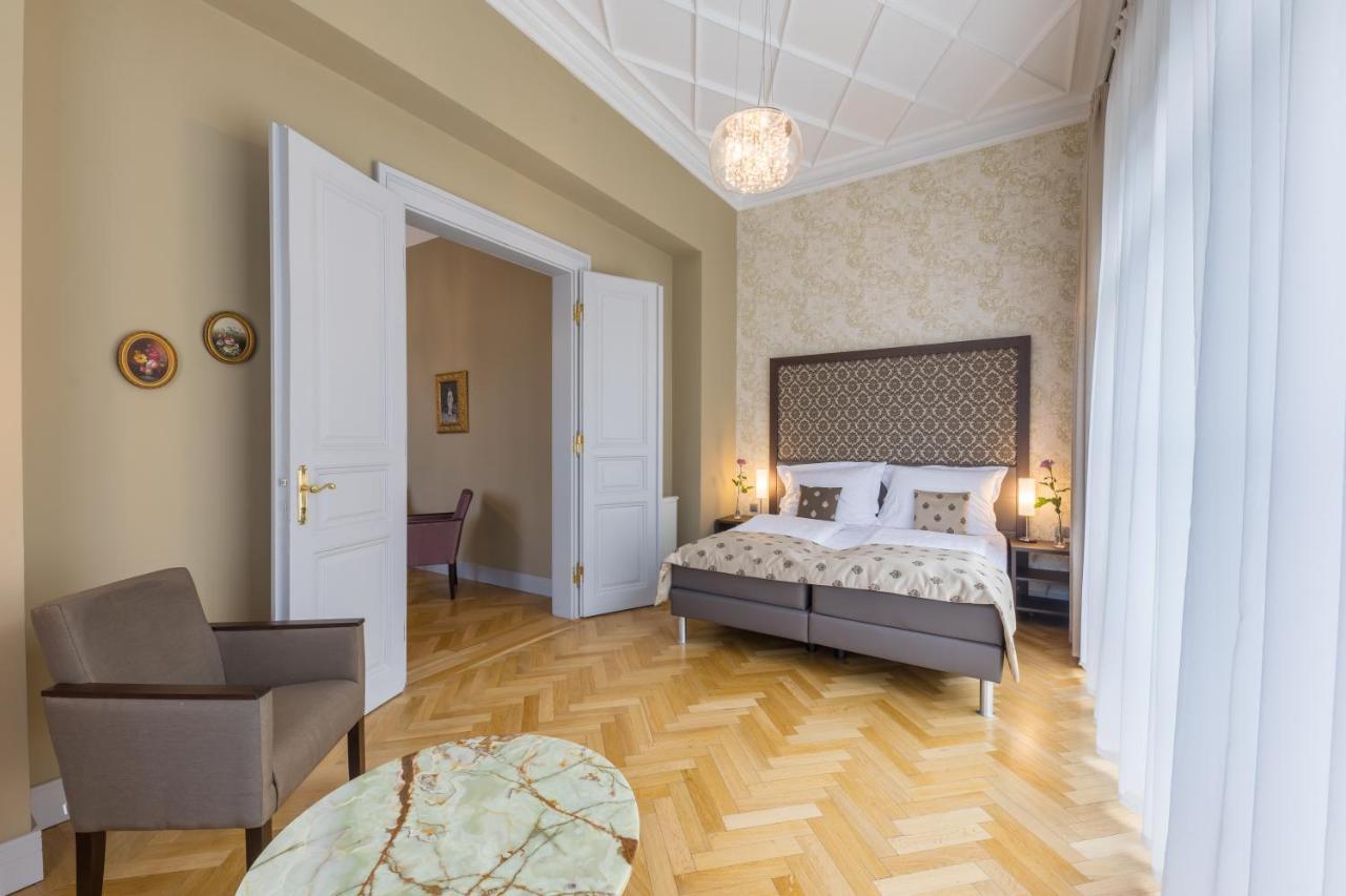 Wellness & Spa Hotel Villa Regenhart Есеник Экстерьер фото